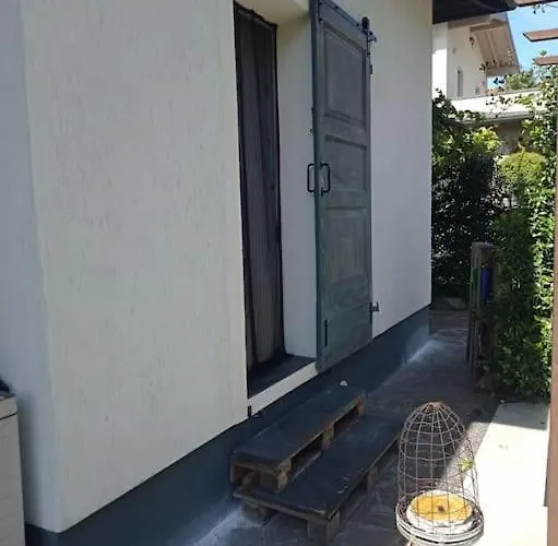 With Garden For 4 5 People