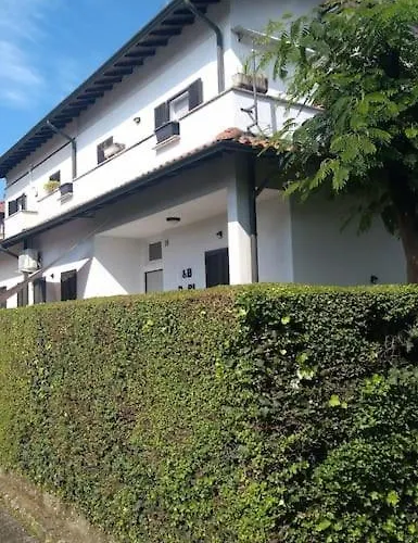 With Garden For 4 5 People Lägenhet Bergamo